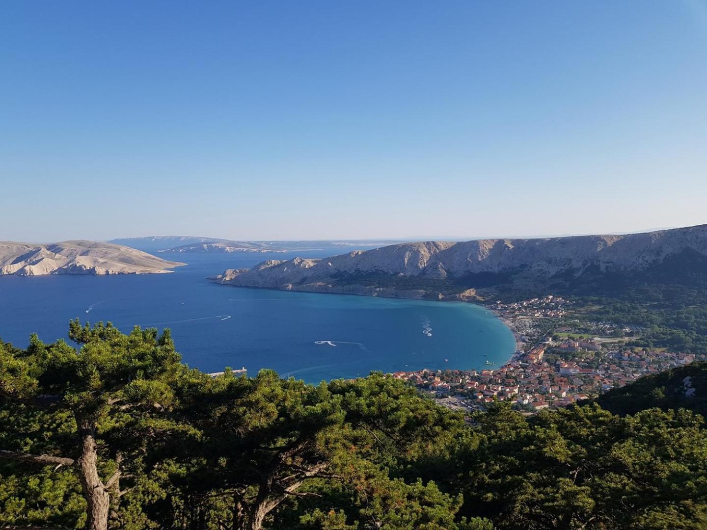 Nana - 3* Baška